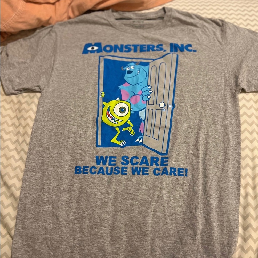 Graphic tee